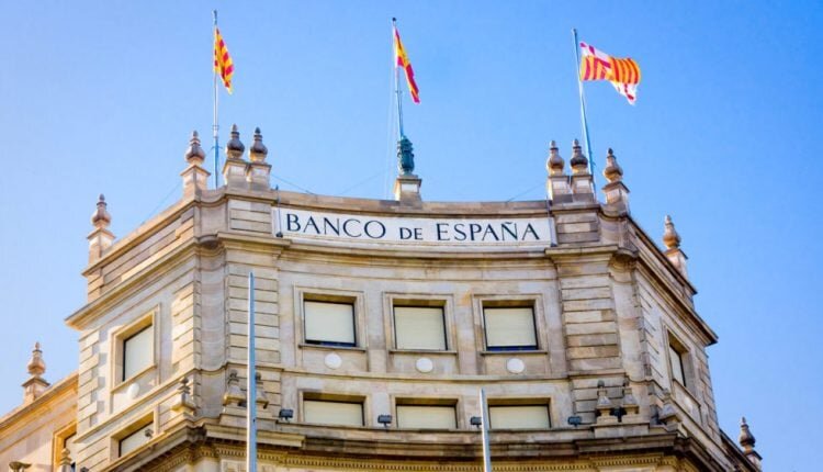 Когда 20 лет назад  учила в  банковское право, никогда не думала, что судьба меня приведет в Испанию, что тут я пойду еще на налогового администратора  и о том, что банки-ипотеки-финансы в пиренейском