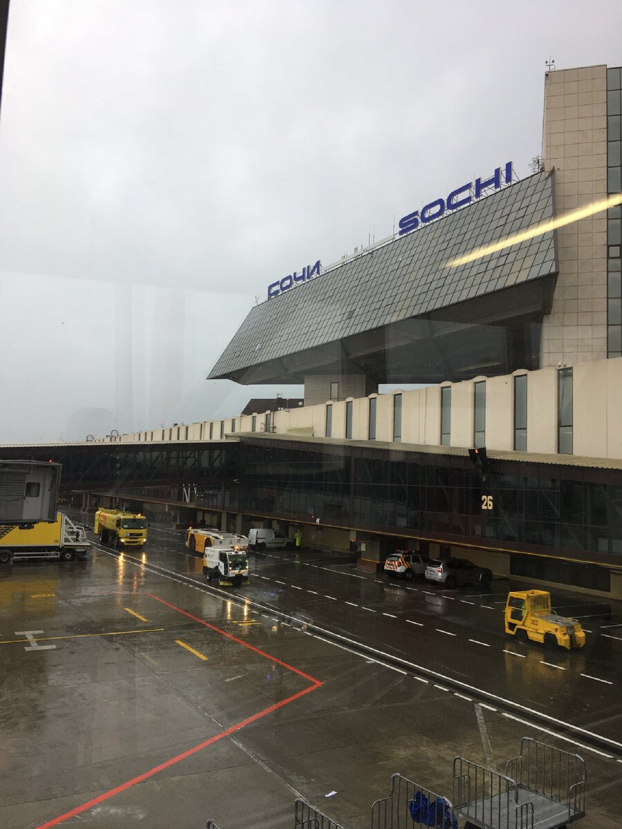 Средняя температура зимой +10. Все ходят в кроссовках и без шапок.