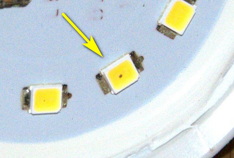 Перегоревшие диоды светодиодные. Обозначение диода и светодиода. Запитать светодиодную ленту от батареек. Красная лампа на батарейках. Как проверить диод мультиметром.
