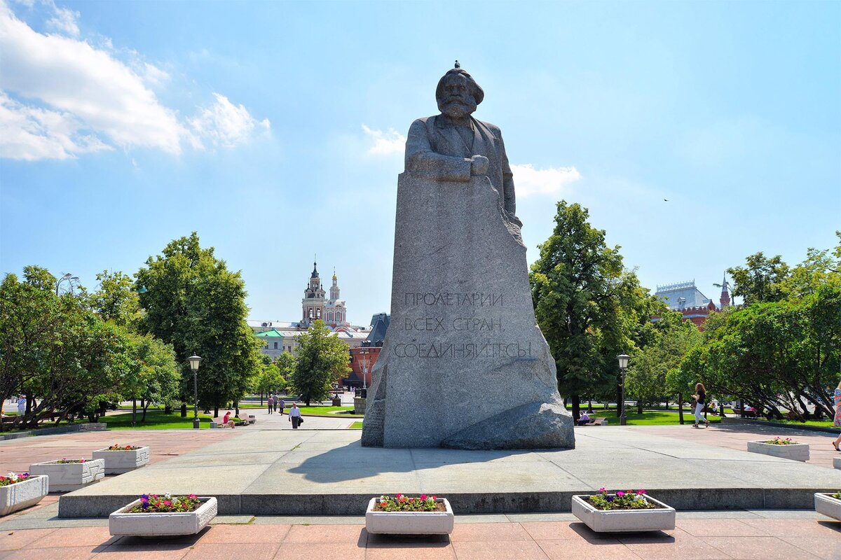 Памятник кербеля в центре москвы