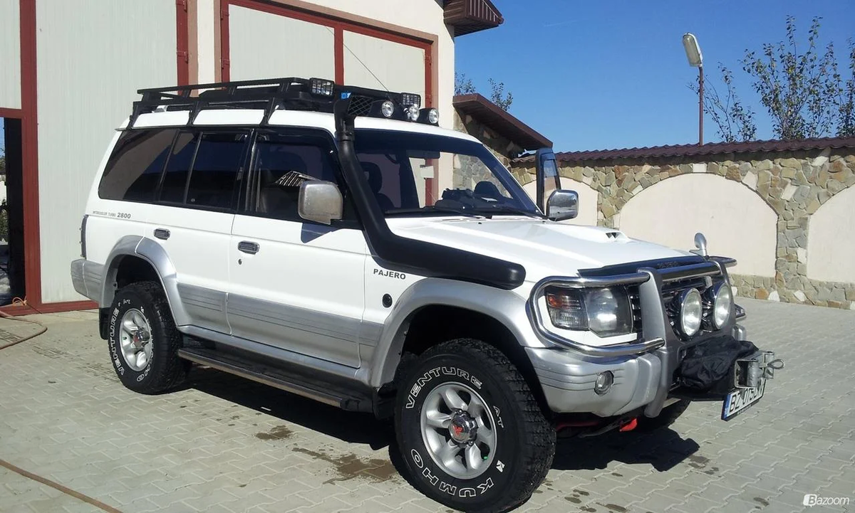   Внедорожник Mitsubishi Pajero, производство которого стартовало в 1982 году, прославился простой и надежной конструкцией: рама, рессорная задняя подвеска, жестко подключаемый передний мост,...-2