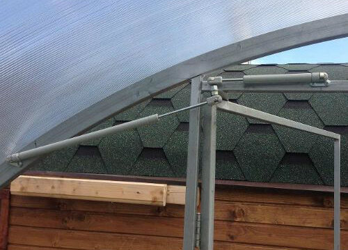 Термопривод для теплицы с газовой пружиной-доводчиком 