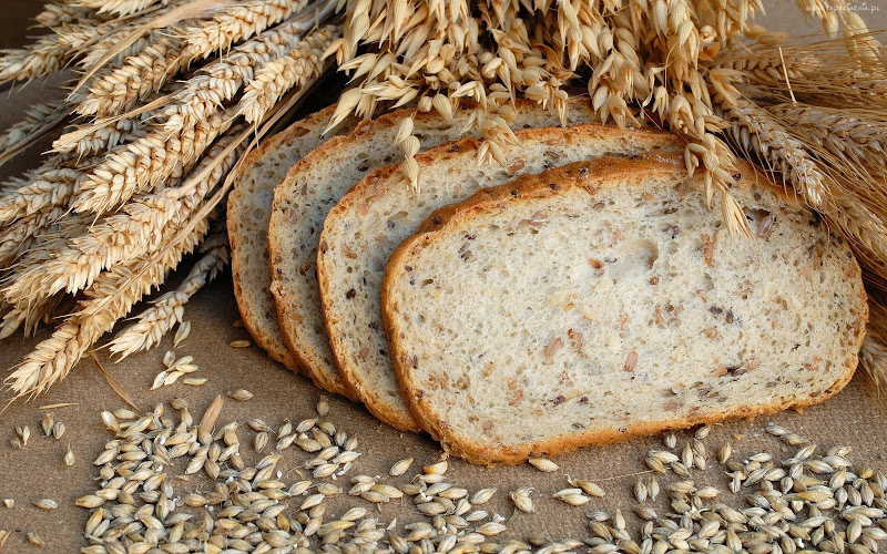 2) Биохлеб. Этот хлеб пекут только  экологически  чистых продуктов. В нем много клетчатки улучшающей и налаживающей работу кишечника, сердца. Если  будете постоянно питаться этим хлебом,   усталость пройдет. В этом хлебе  нет пищевых добавок и ароматизаторов, энзимов.
