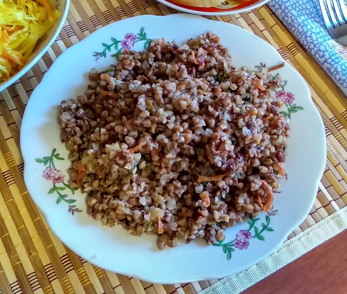 Гречка с тушенкой. Дешево и вкусно. Антикризисное меню. Солдатская каша. |  Food Maniac | Дзен