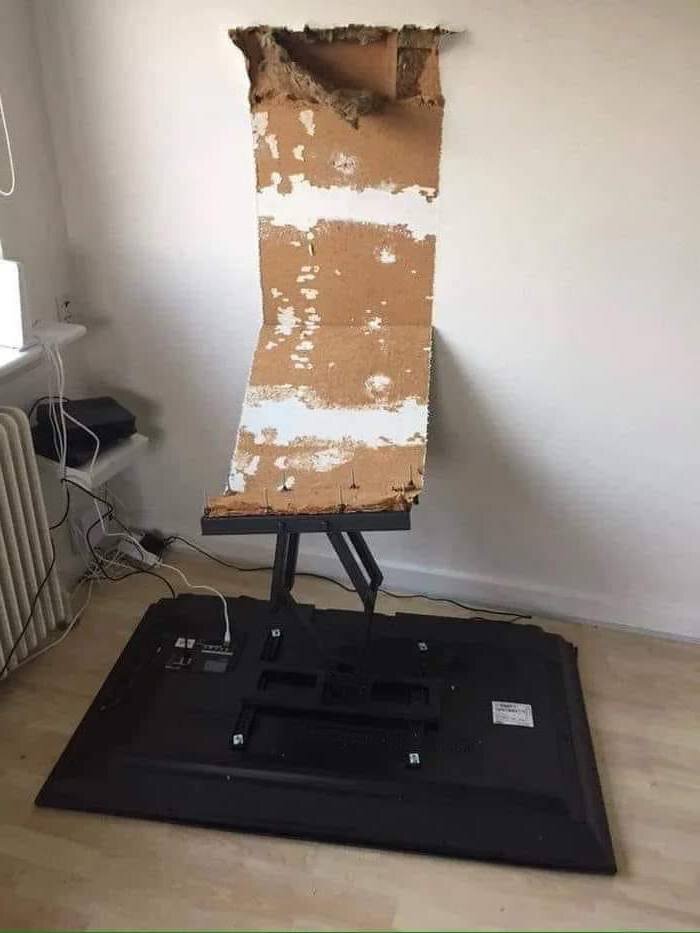 Как сделать так что-бы телевизор не упал