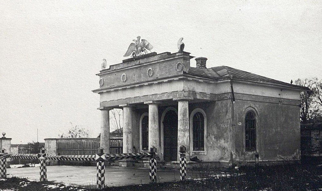 Бывшая гауптвахта в Нескучном саду / Источник: pastvu.com 