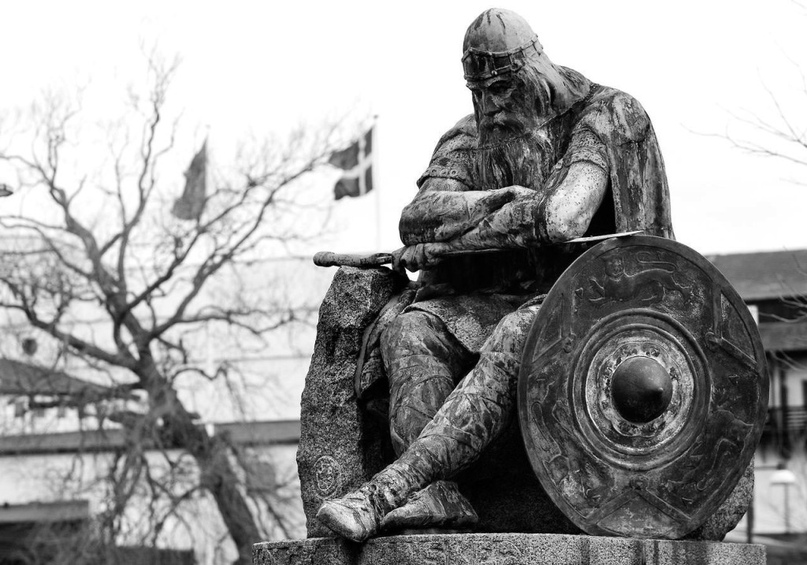 Фото взято на сайте: https://vk.com/@nordhistory-chto-storozhit-spyaschii-viking-v-danii