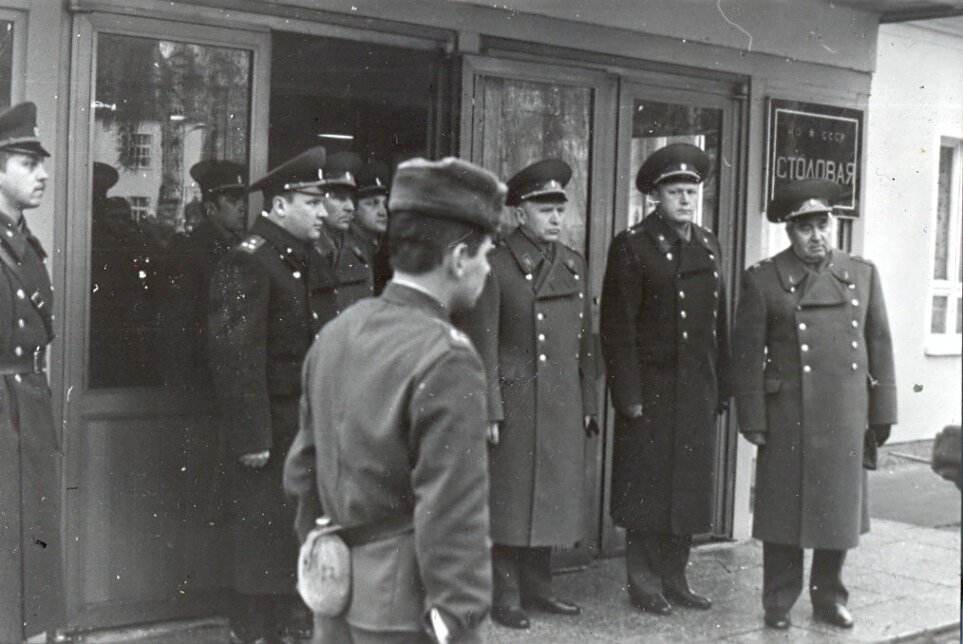 Генеральская проверка солдатской столовой...