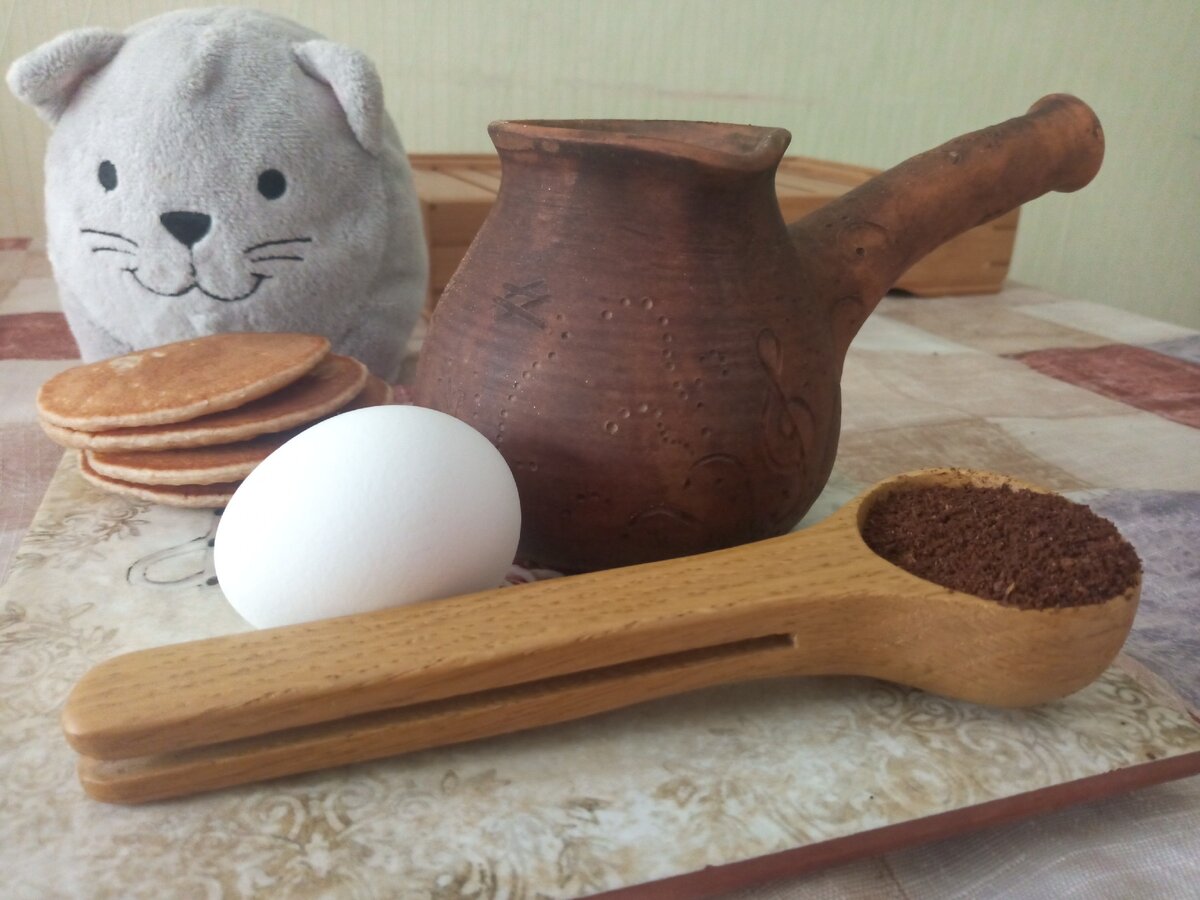 Кот в рецепт не входит, вместо него должна быть сгущёнка, но так кадр получился круче!