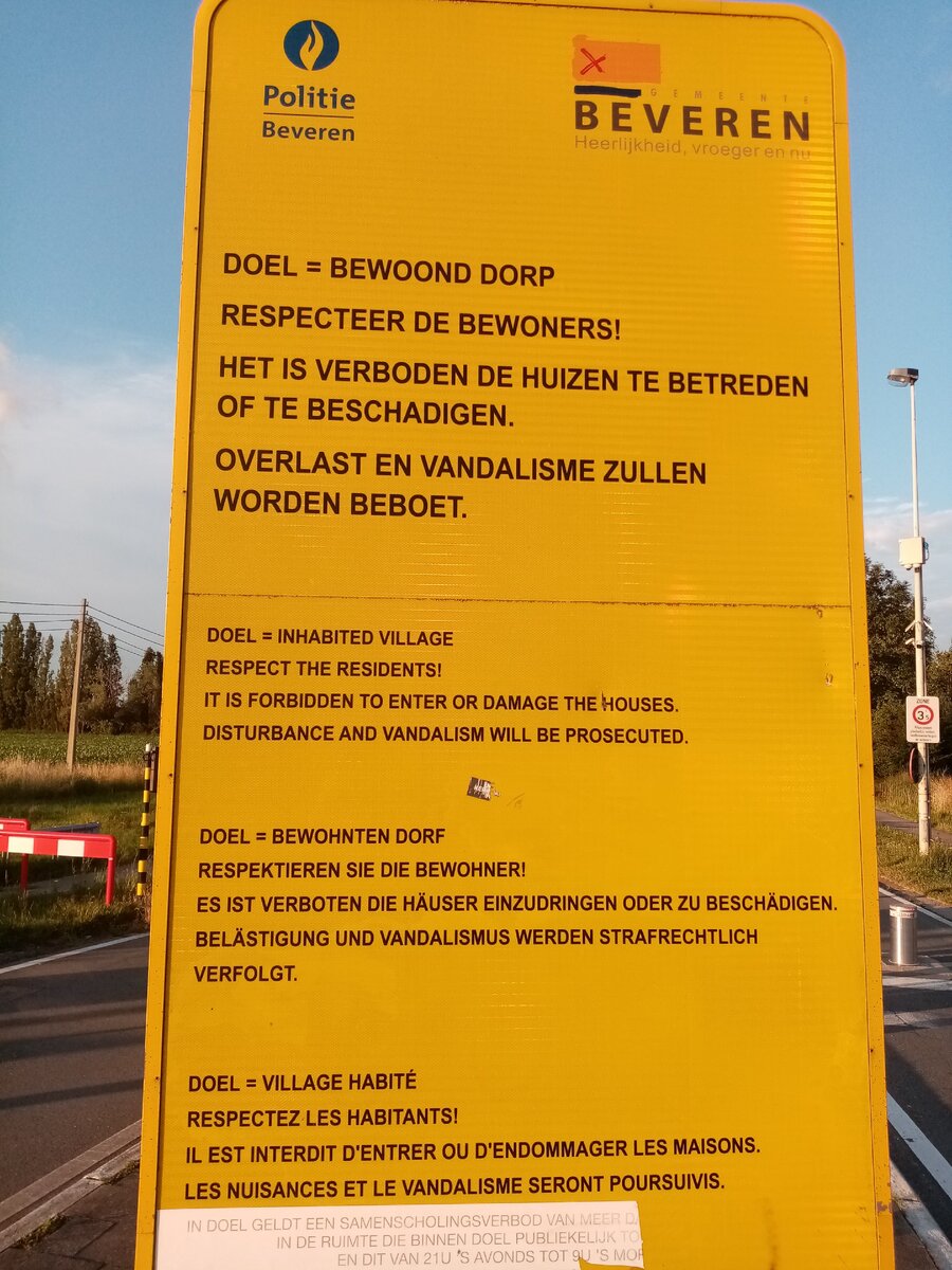 Дул - обитаемая деревня, уважайте жителей! Запрещено входить и разрушать дома. Беспорядки и вандализм будут наказываться. 