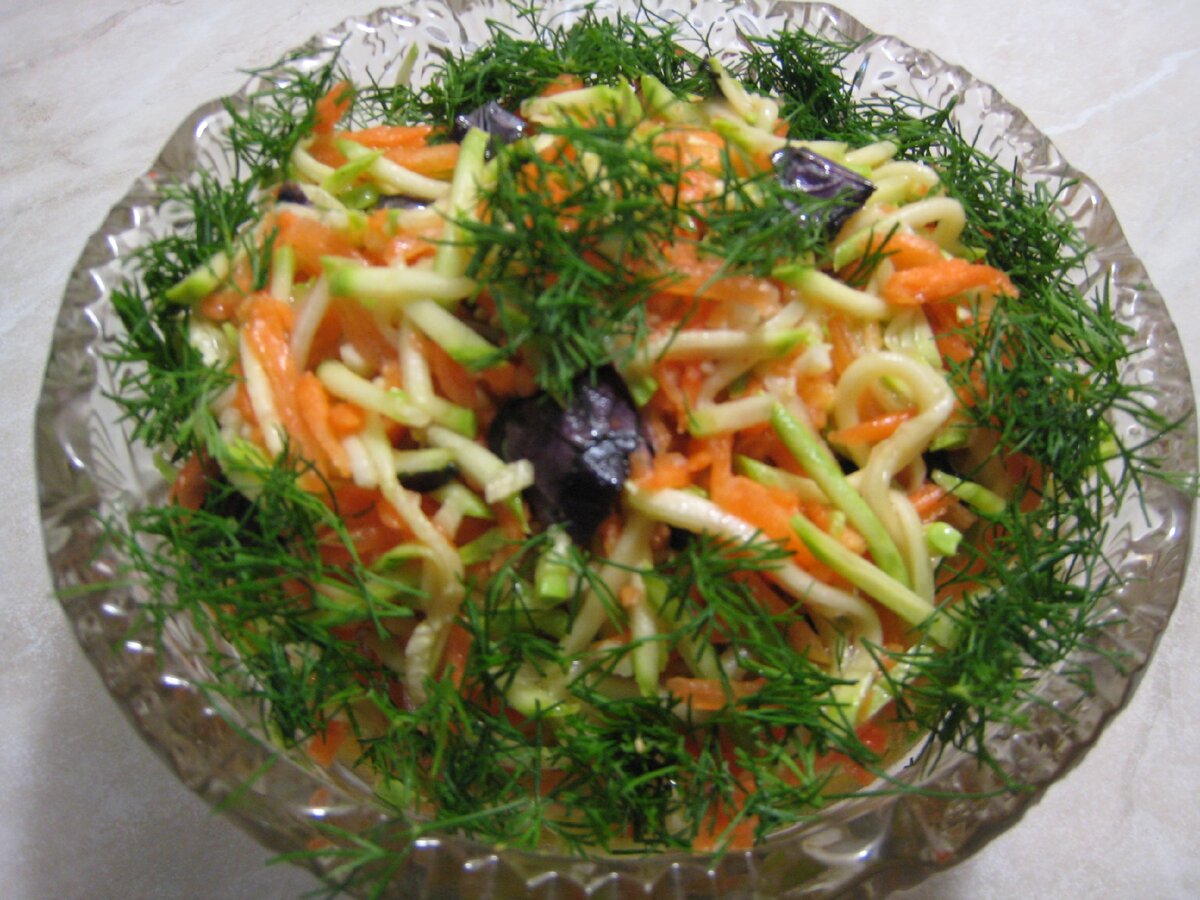 Салат из обжаренных кабачков и моркови