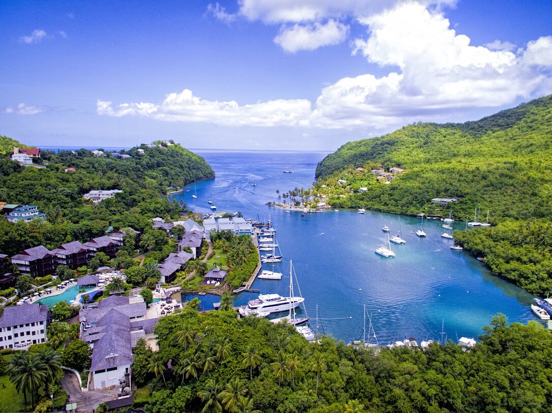 Столица сент люсия. Marigot Bay сент-Люсия. Санта Лючия бухта. Санта Лусия остров. St Lucia Caribbean.