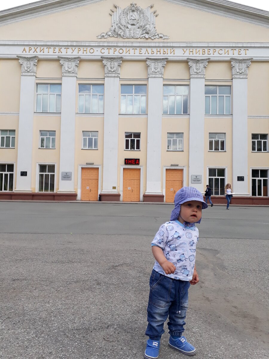 Фасад старейшего строительного вуза Сибири