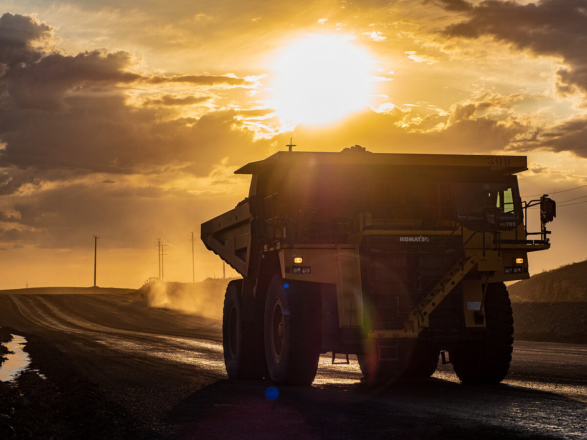 Как на фото, стоимость акций уходят в закат или же это рассвет?