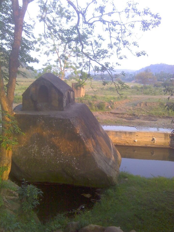 Монолитный каменный дом Мэйбанг. Источник фото: https://commons.wikimedia.org/wiki/File:Rock_cut_temple_in_Maibang.jpg