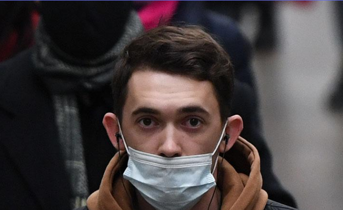 Полумеры ещё хуже, всегда при ношении маски закрывайте нос, иначе носить её и вовсе не носить