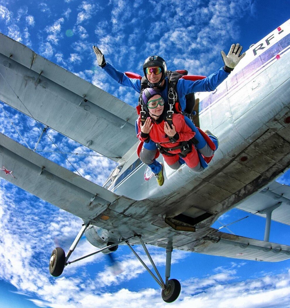 Прыжок с парашютом в тандеме с инструктором