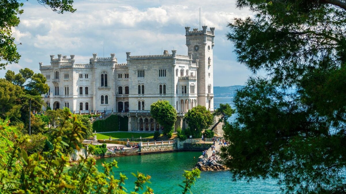 Источник фото: http://top5-top10.ru/wp-content/uploads/2019/07/%D0%97%D0%B0%D0%BC%D0%BE%D0%BA-%D0%9C%D0%B8%D1%80%D0%B0%D0%BC%D0%B0%D1%80%D0%B5.jpg