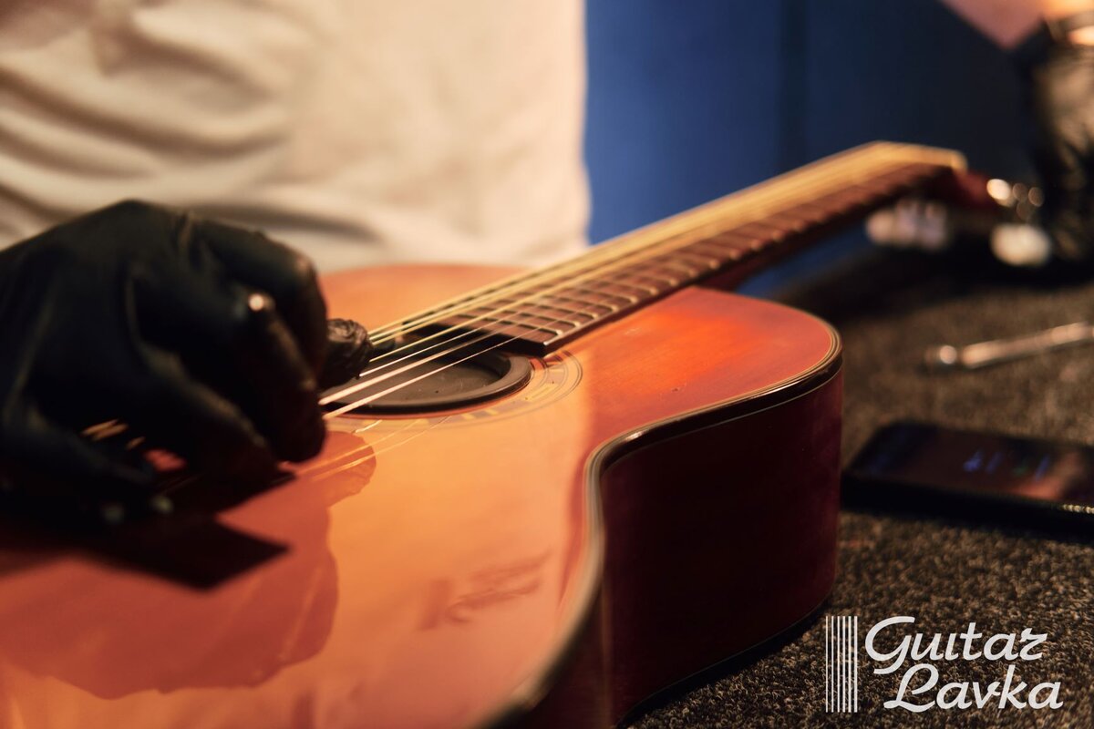 Струны должны соответствовать инструменту.