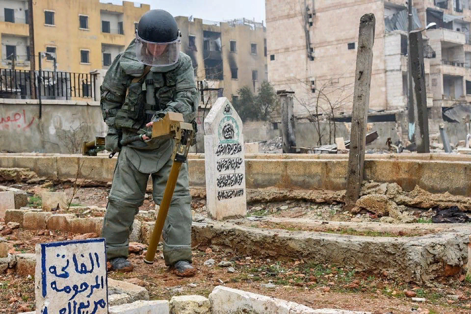 Сапёр за работой