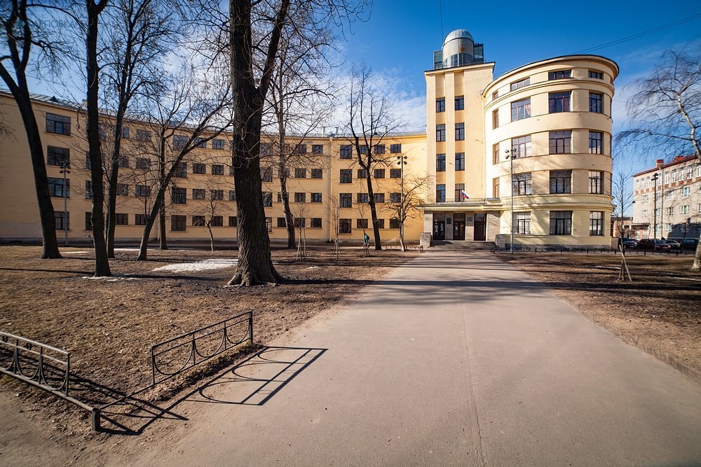 Улица 10 летия октября. Лицей 384 Санкт-Петербург. Лицей 384 Кировского района. Проспект Стачек школа имени 10-летия октября. Школа серп и молот СПБ на Нарвской