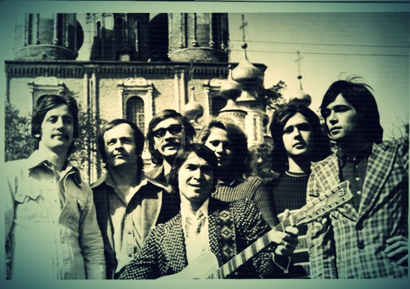 Виа добры молодцы в чародеях. Чародеи фильм 1982 группа паморин. Чародеи пластинка. Добры молодцы чародеи. Лариса долина три белых коня.