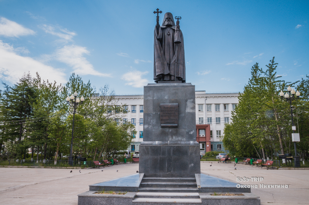 Магадан московский. Святитель Иннокентий Магадан. Памятник Иннокентию в Магадане. Святителя Иннокентия 13 Благовещенск. Иннокентий Московский статуя.