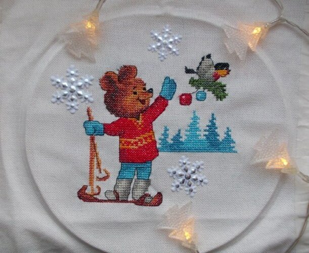 кроме разных бутылочек, зимой я вышила вот такую схему от Екатерины Немшиловой