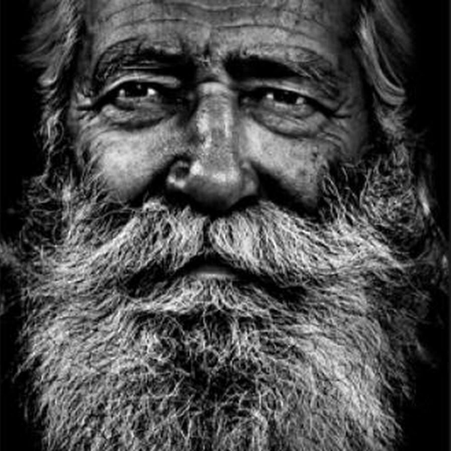 Черный мудрый. Портрет бородатого. Бородатый старик. Дед с бородой. Старый с бородой.