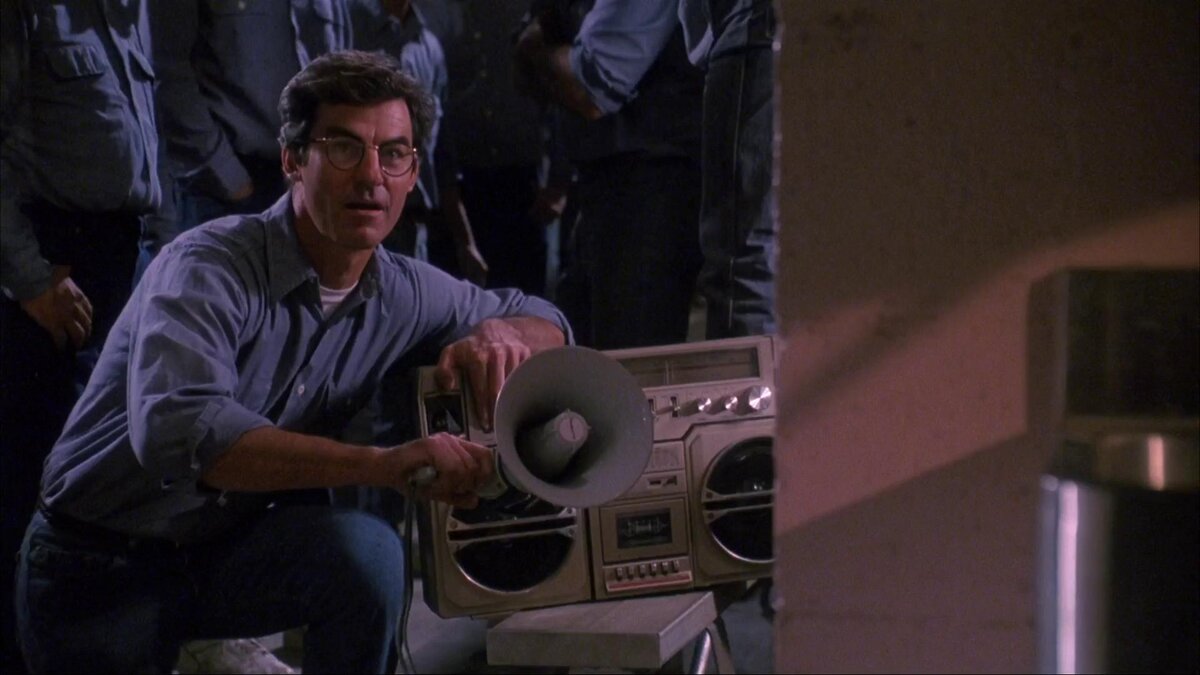 Кадр из фильма " Как разобраться с делами" - "Красивая жизнь" (1990)