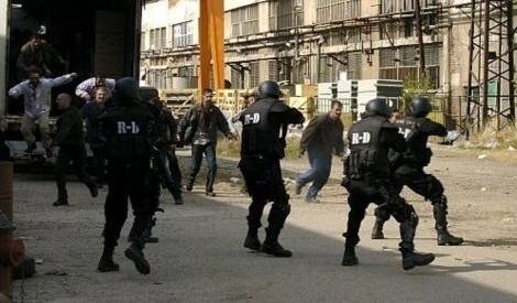 В США армия и полиция проводят учения по отражению нападения зомби. Фото - BBC News.