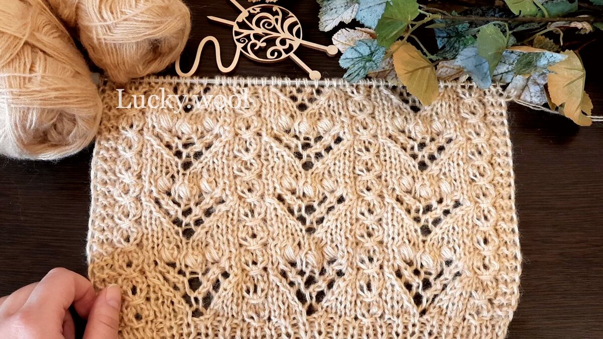 Узор "Ажурные корзинки с шишечками" спицами.