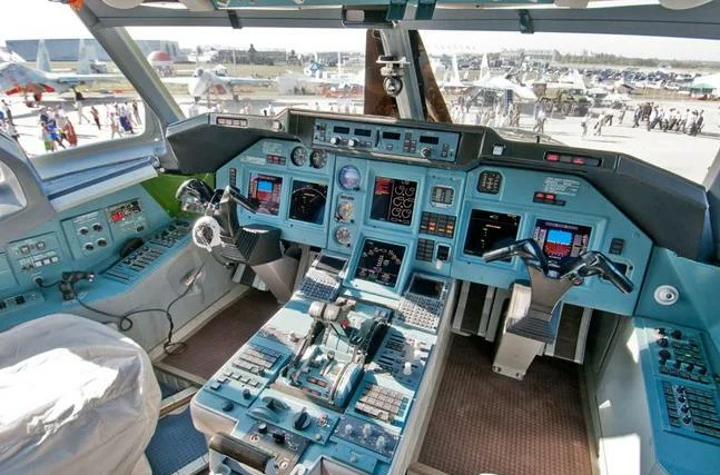 Кабина Ту-214ОН