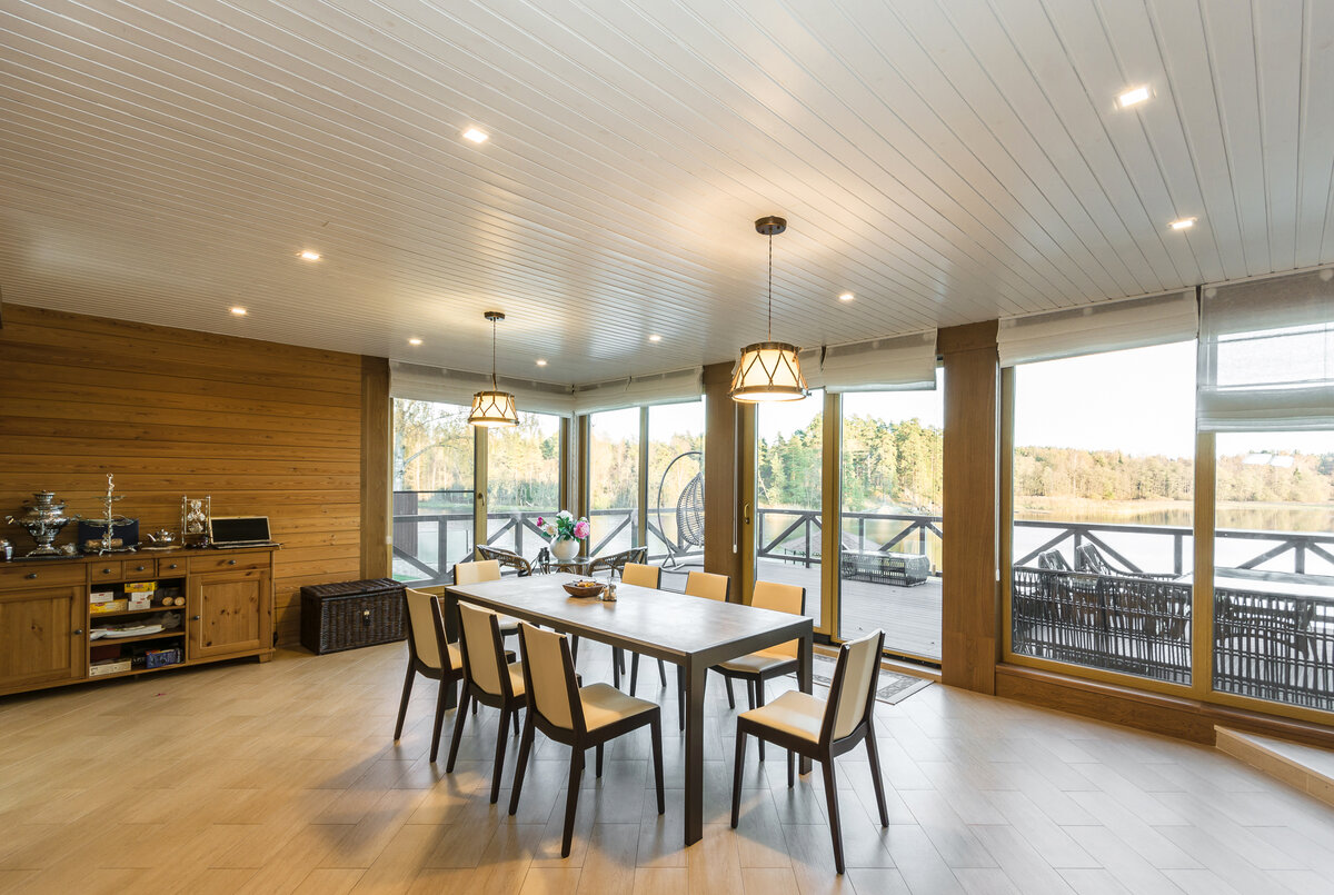 Не стоит загромождать пространство лишней мебелью. Ее должно быть ни много, ни мало, а достаточно.