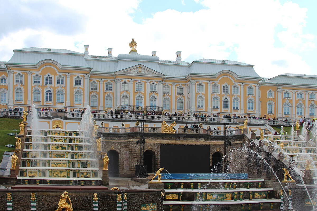 Режим петергофа. Петергоф июль 2021. Петергоф режим. Эрмитаж в перегрофена сегодняшний день. Петергоф включение фонтанов 2021