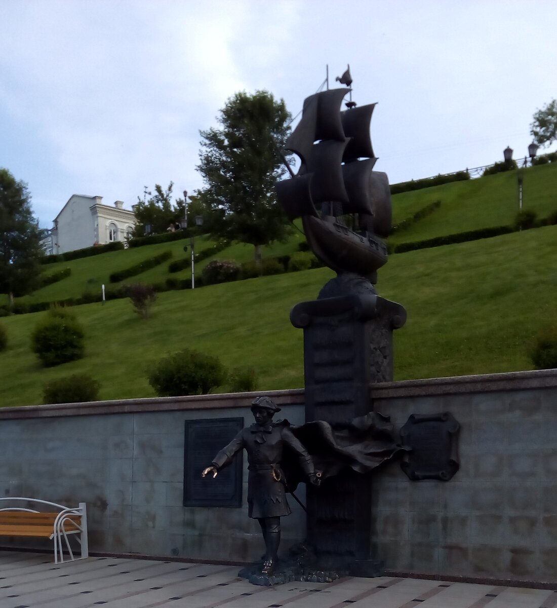 Фигура мореплавателя, офицера русского флота, капитана-командора Витуса Беринга