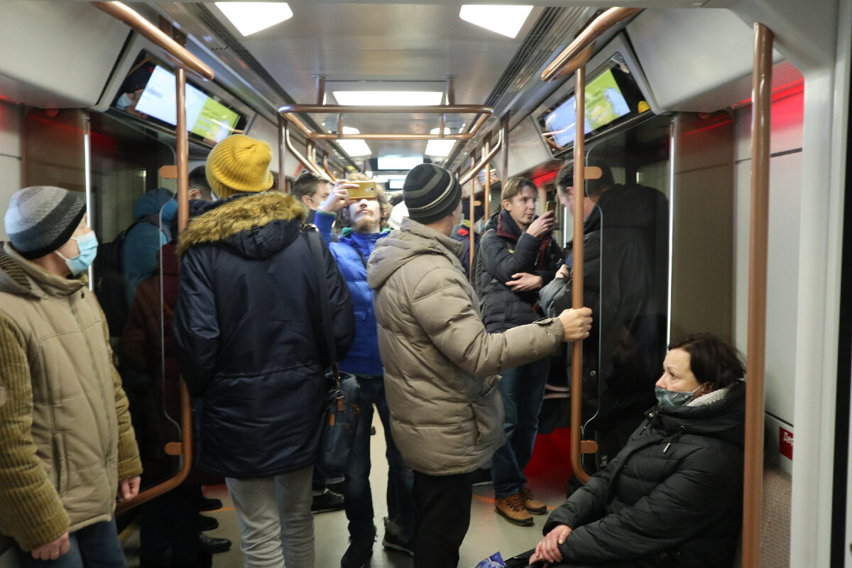 В Москве открыли новый участок Большой Кольцевой линии метро "Мнёвники - Каховская". Как это было?