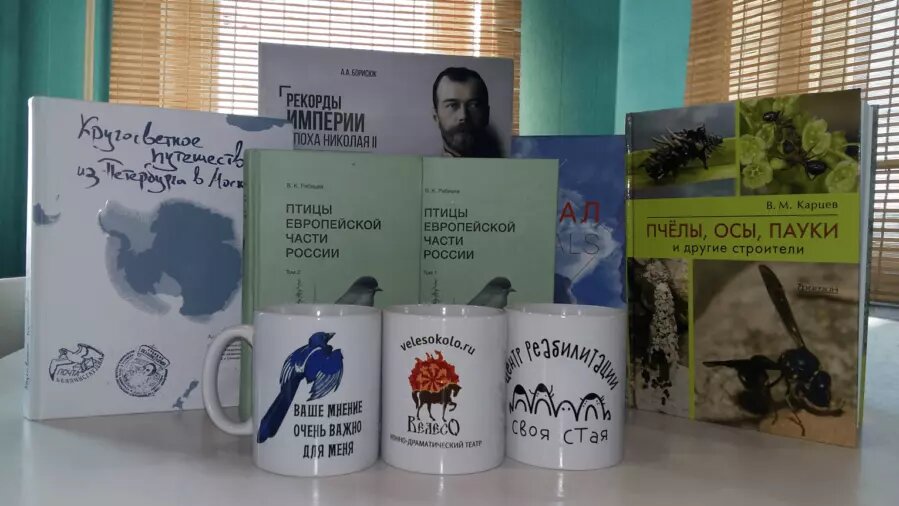 Вот такая приятная память осталась у Александра дома о крауд-проектах, которые он поддерживал.