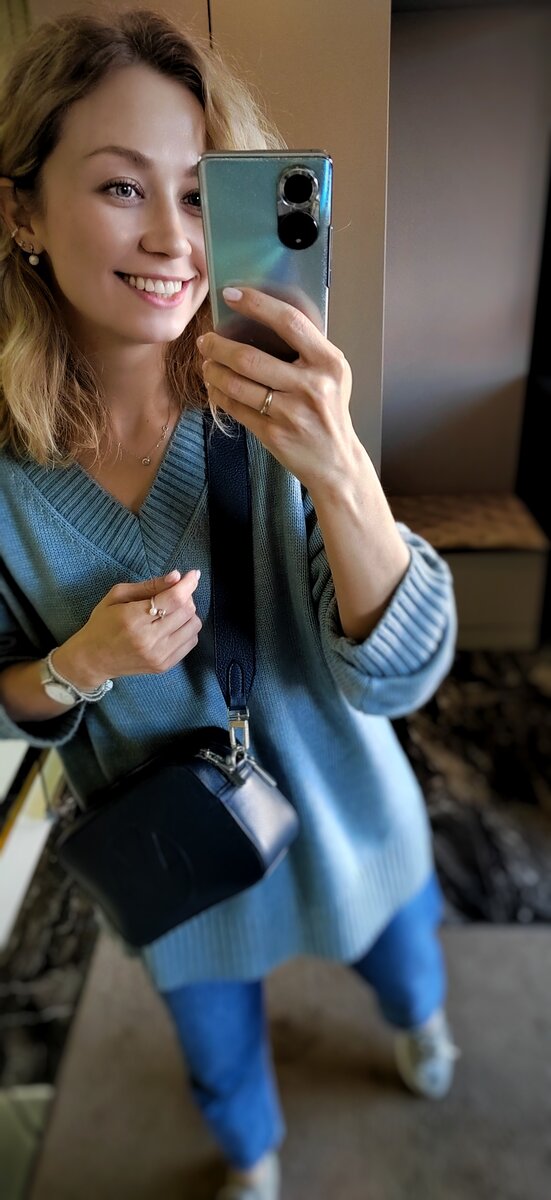 В общей сложности я провела в кресле стоматолога около 20 часов и очень рада, что наконец решилась и могу улыбаться не стесняясь. 