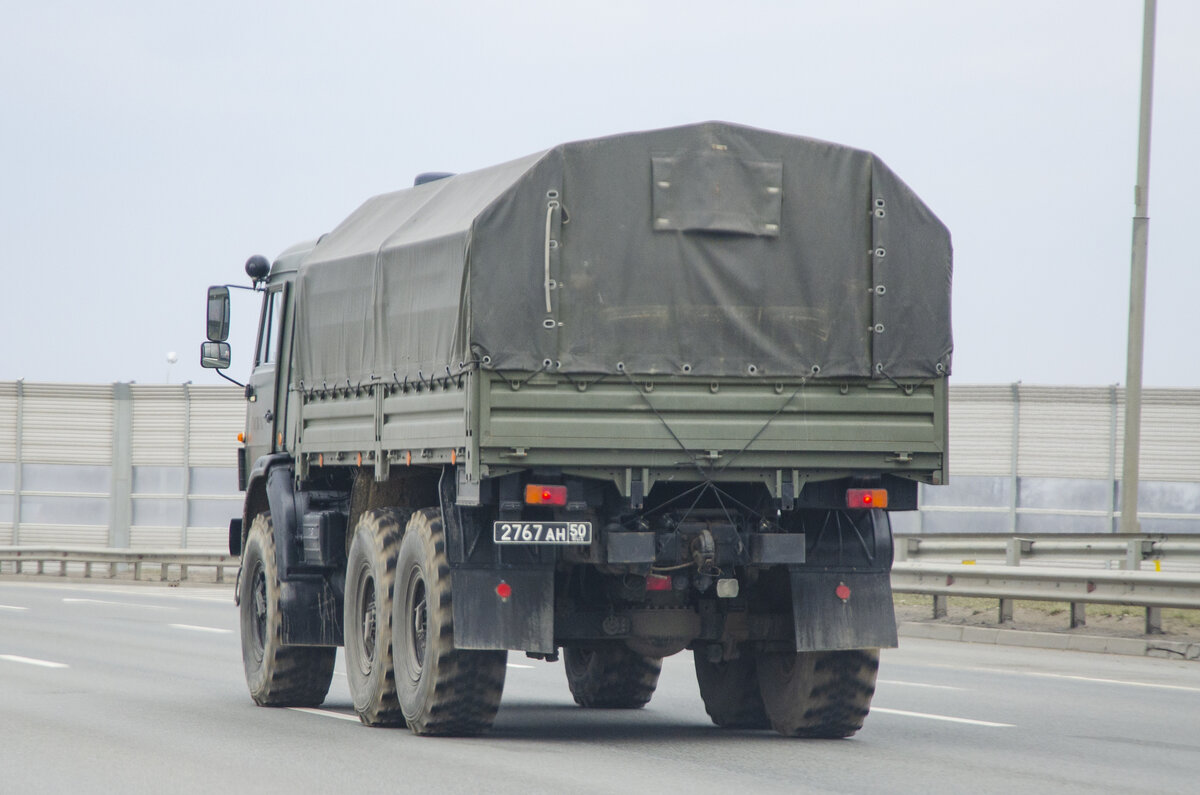 КамАЗ-5350 сзади