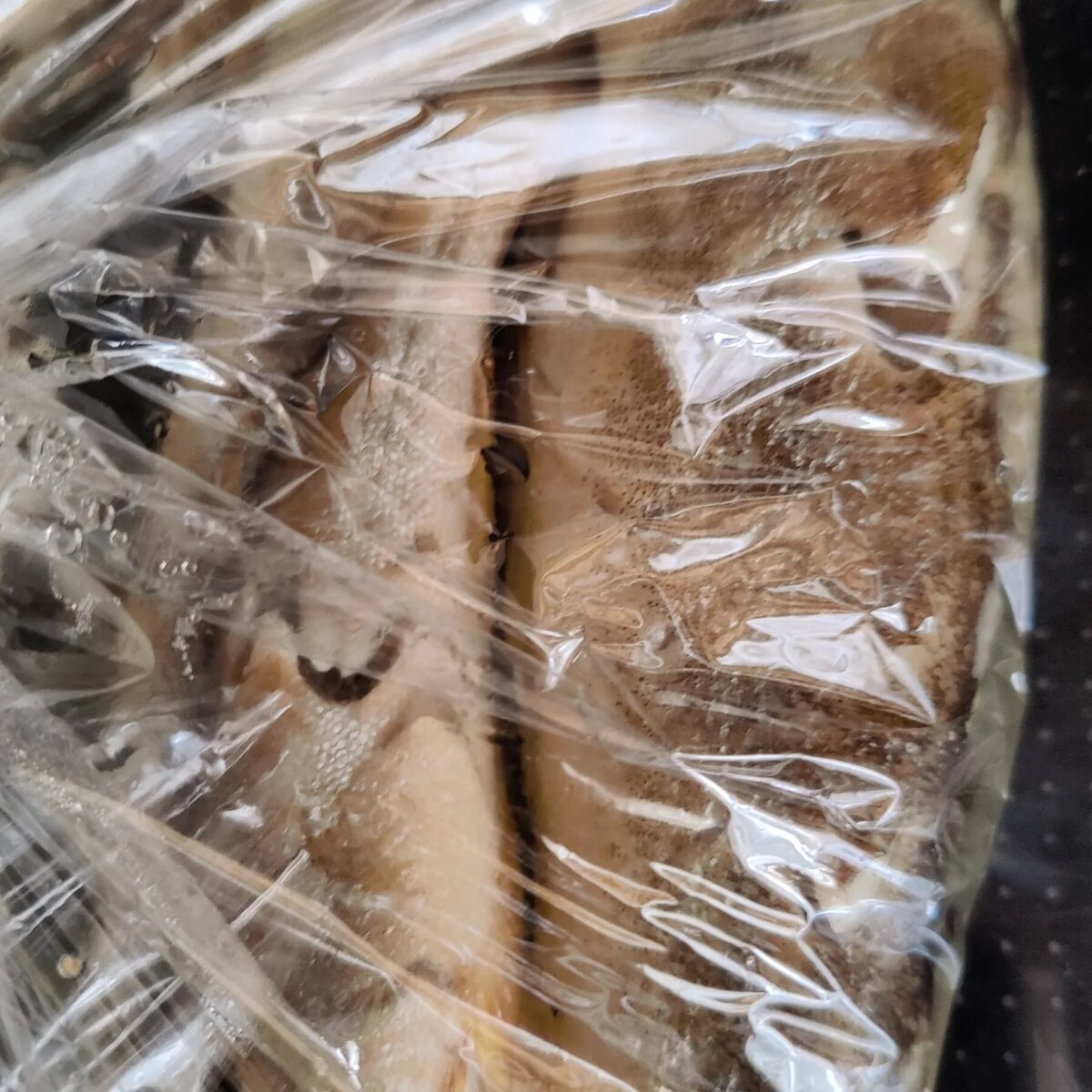 Рыбку запекать в пакете 30 мин. при 180° (без специй) , а по готовности полить лимончиком!