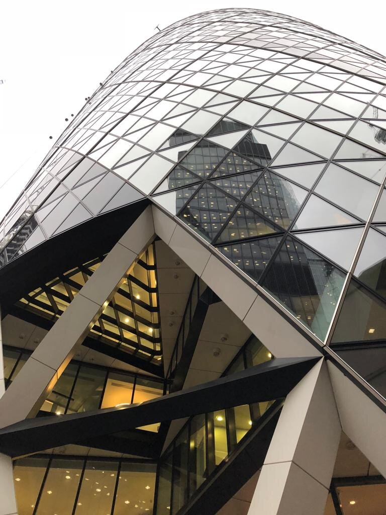 Небоскреб, который лондонцы называют Корнишоном или Огурцом. Узнаете знаменитую конструкцию - идею Шухова?