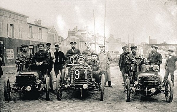 Париж 1894 год. Первая автомобильная гонка.