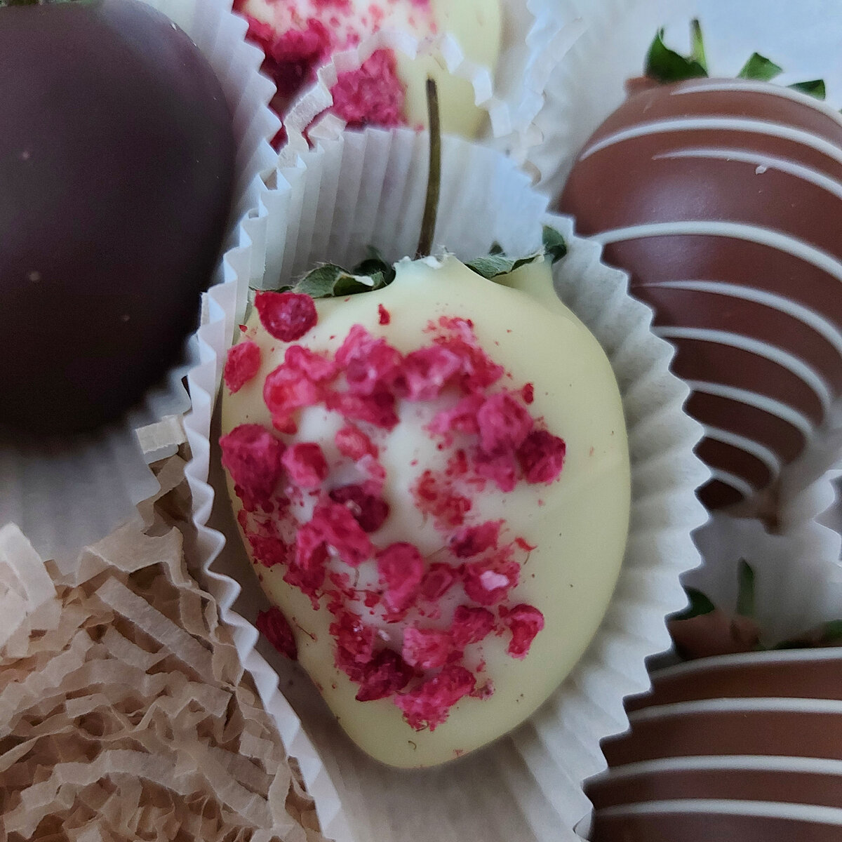 Такие конфетки подарили маме ее ученики. Красивые, но выглядят гораздо лучше, чем на вкус