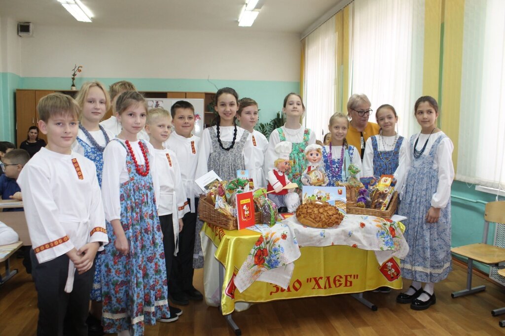 В Твери ученики школы №14 славили хлеб с ребятами из города-побратима Гюмри