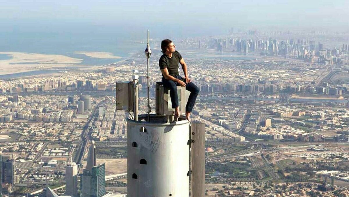 Достигают 150 метров. Том Круз на вышине буржджхалифы. Том Круз на вершине Бурдж Халифа. Том Круз на вершине небоскреба Бурдж-Халифа, Дубай.. Миссия невыполнима Бурдж Халифа.