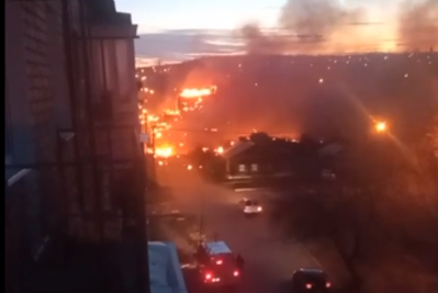    Место падения военного самолета на жилой дом в Иркутске ©Скриншот