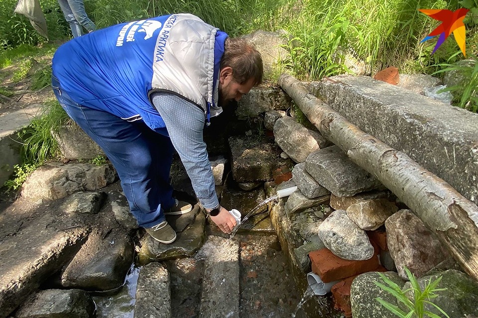     Ученые КНЦ РАН с 2021 года изучают качество родниковой воды. Мария ПАШЕНКОВА