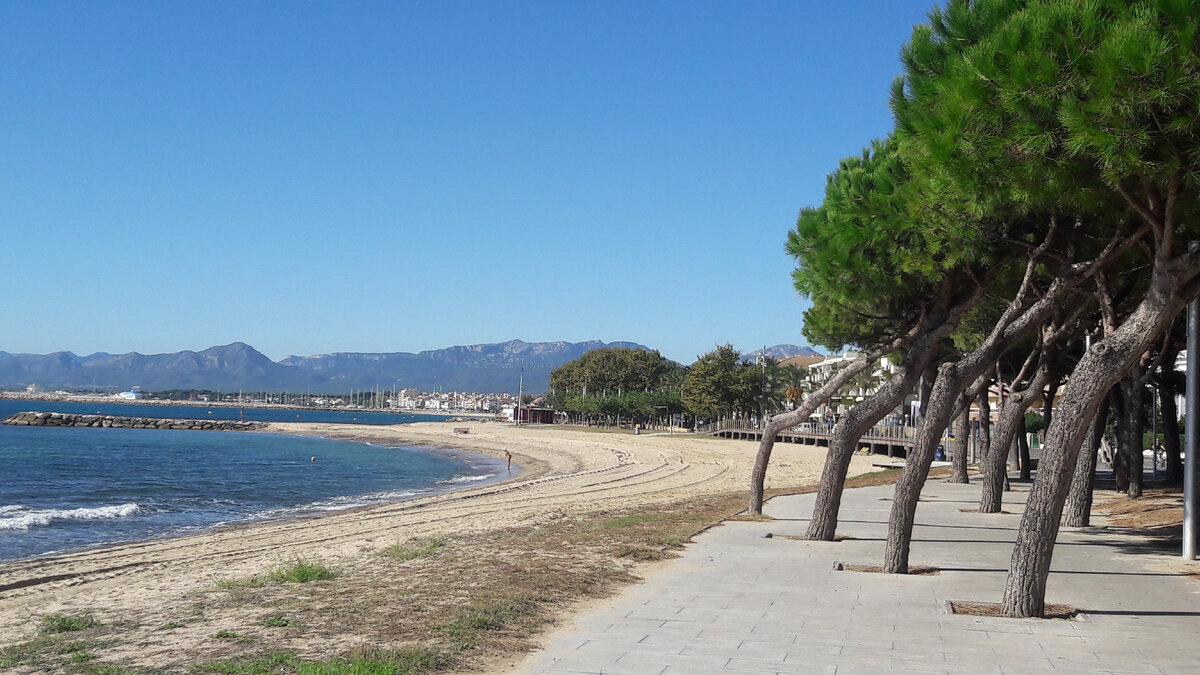 Камбрильс ( соседний город)