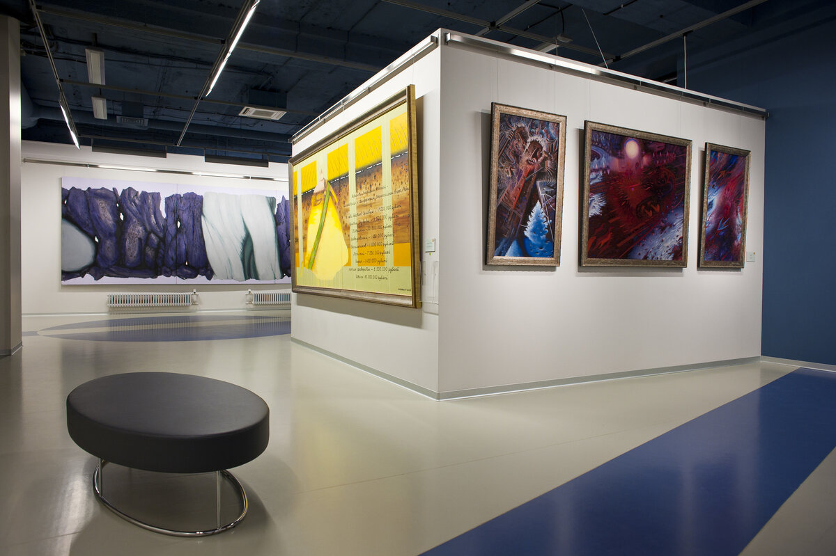 Один из выставочных залов Музея современного искусства «Эрарта»